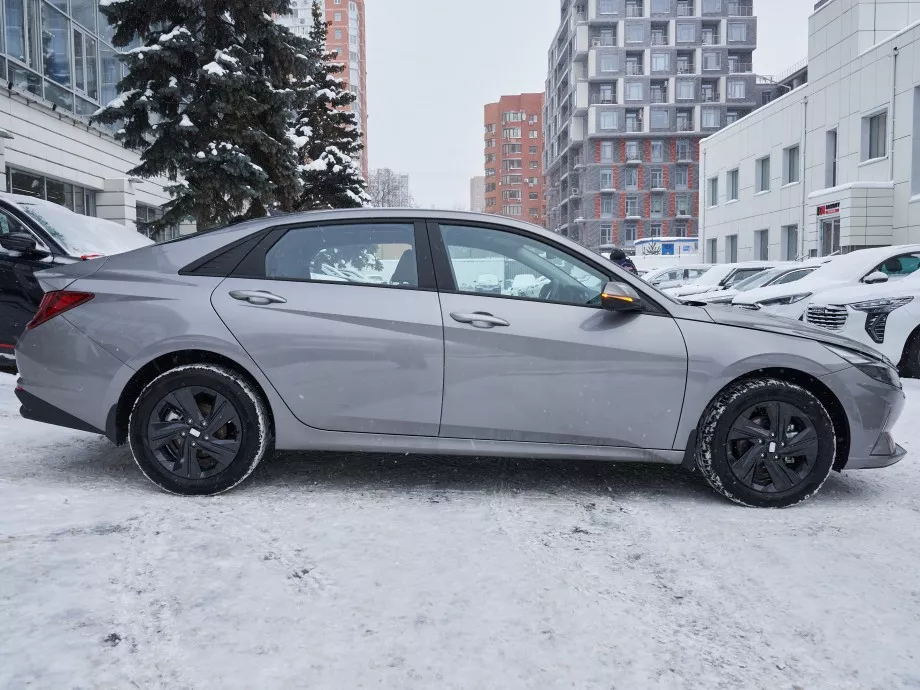 Hyundai Elantra 2023